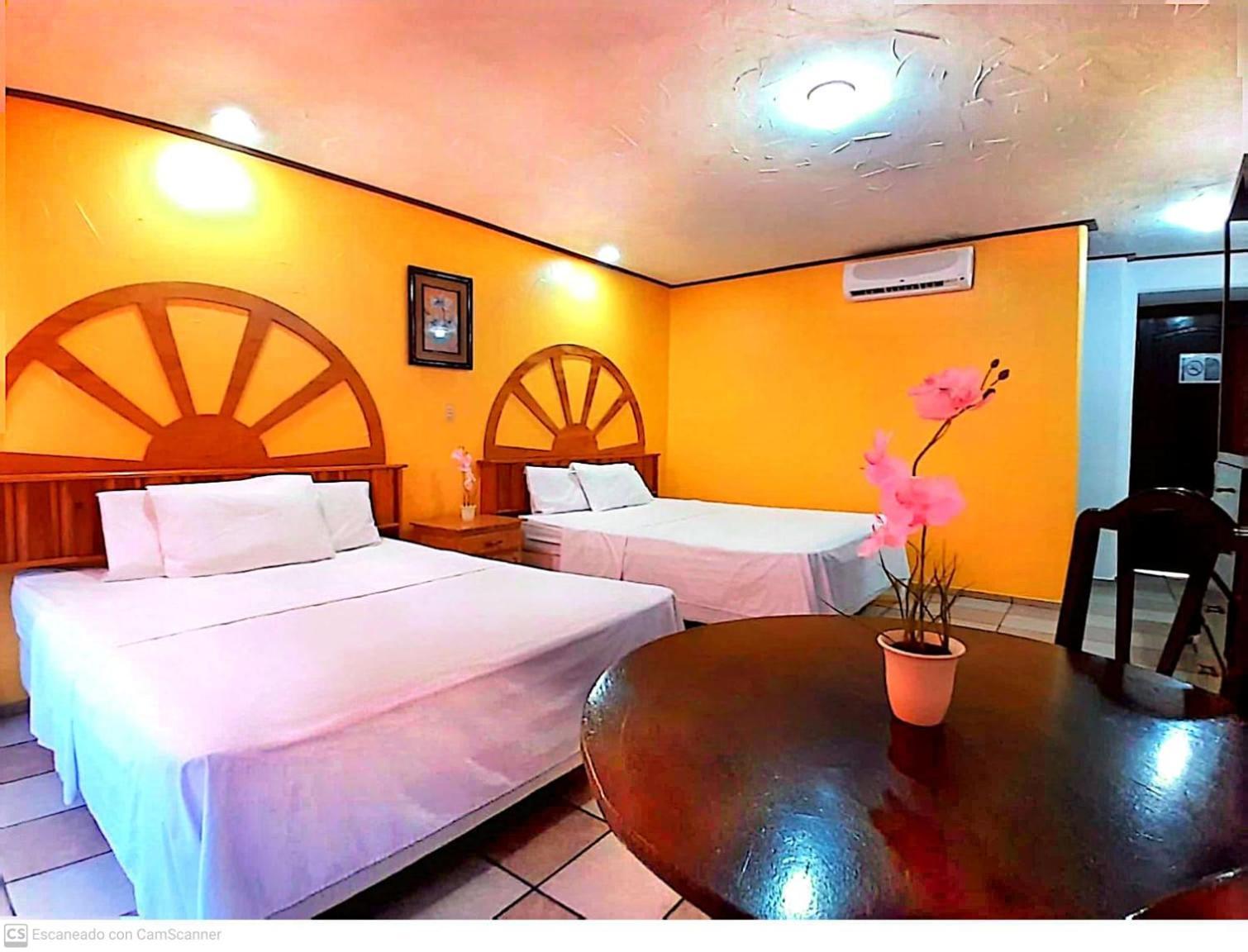 Hotel Esmeralda Poza Rica ภายนอก รูปภาพ