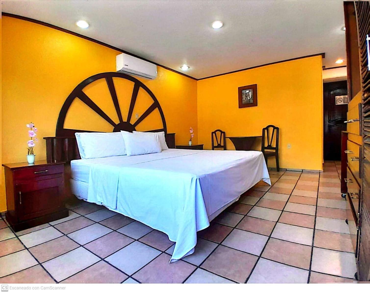 Hotel Esmeralda Poza Rica ภายนอก รูปภาพ